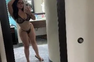 Sexy Sensual BrunetteBeauty down for hookup - Image 3